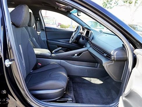 Certified 2025 Hyundai Elantra Sport FWD image 11