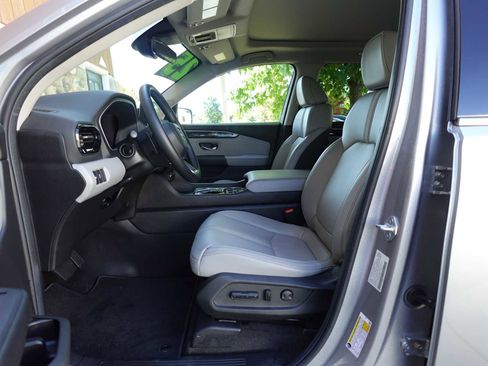 Certified 2025 Honda Pilot Touring image 12