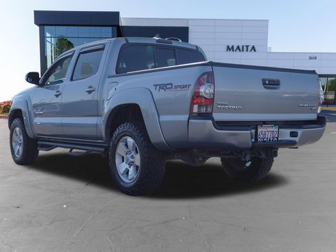 Used 2015 Toyota Tacoma PreRunner w/ TRD Sport Package RWD image 5