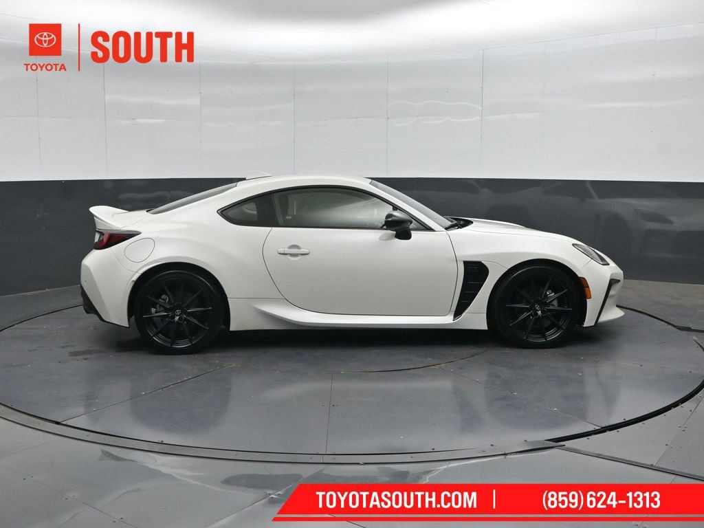Used 2023 Toyota GR86 Premium RWD image 3