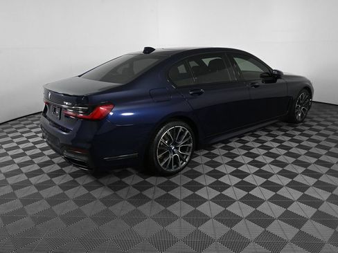 Used 2020 BMW 750i xDrive w/ Executive Package AWD/4WD image 24