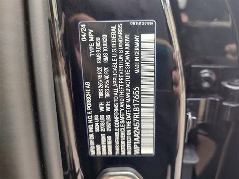 Used 2024 Porsche Macan image 36