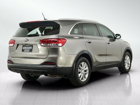 Used 2017 Kia Sorento FWD image 5