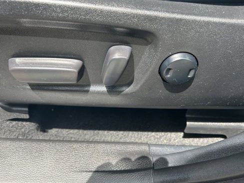 Used 2019 Toyota Highlander SE AWD/4WD image 18