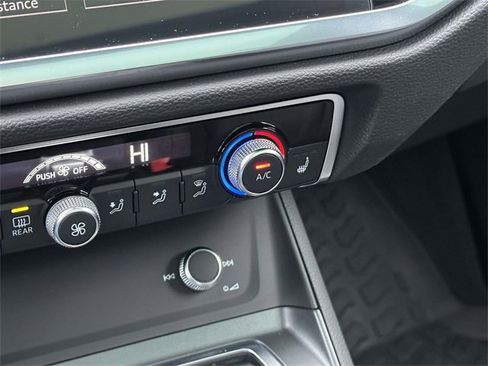 Used 2024 Audi Q3 2.0T Premium Plus image 33