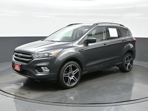 Used 2019 Ford Escape SEL image 2