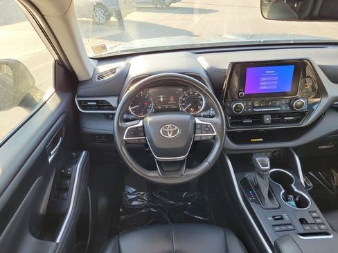 Used 2023 Toyota Highlander L image 29