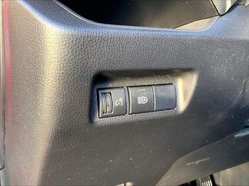 Used 2019 Toyota RAV4 LE FWD image 33