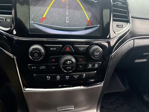 Used 2021 Jeep Grand Cherokee Limited AWD/4WD image 29