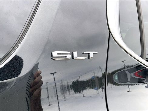 Used 2023 GMC Acadia SLT AWD/4WD image 27