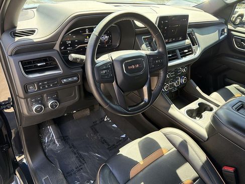 Used 2022 GMC Yukon XL AT4 w/ AT4 Premium Package AWD/4WD image 9