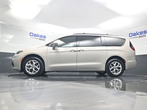 Used 2021 Chrysler Pacifica Limited w/ S Appearance Package AWD/4WD image 41