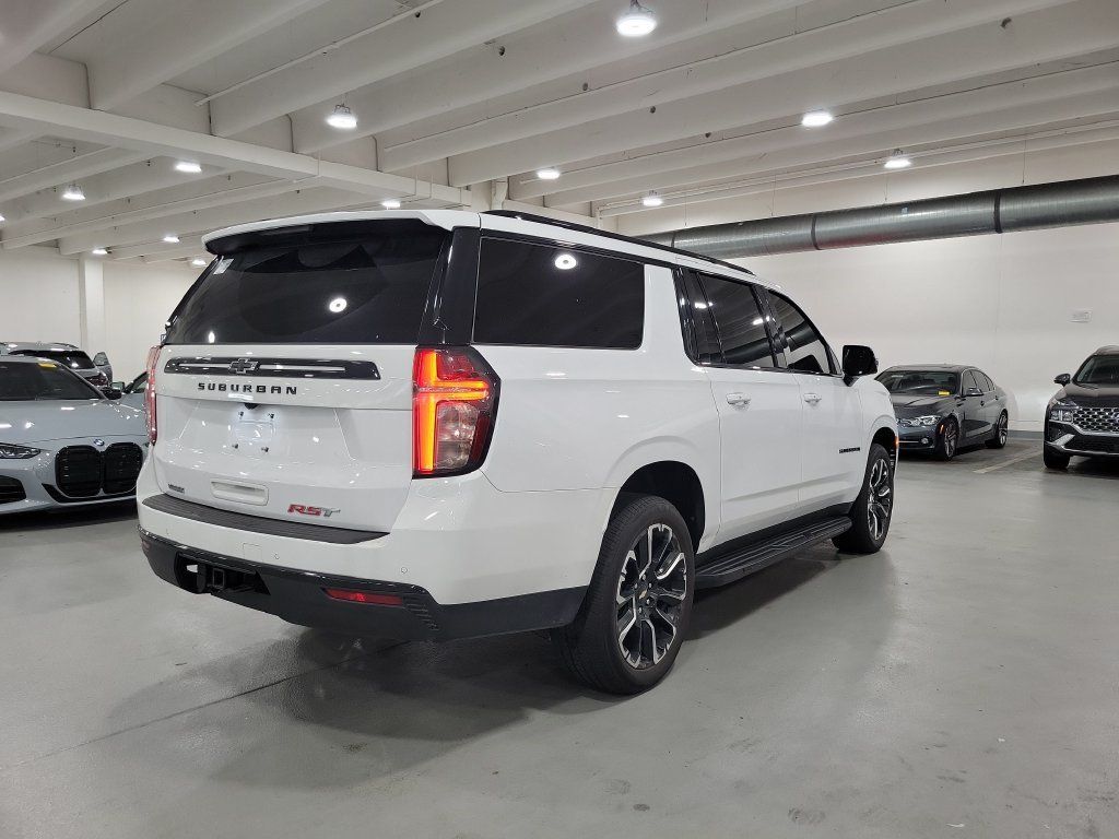 Used 2024 Chevrolet Suburban RST w/ Luxury Package RWD image 2