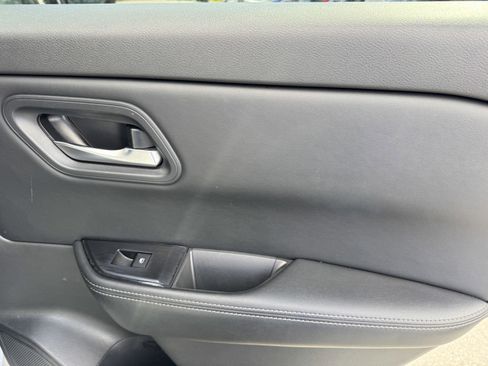 Used 2024 Nissan Rogue SV AWD/4WD image 10
