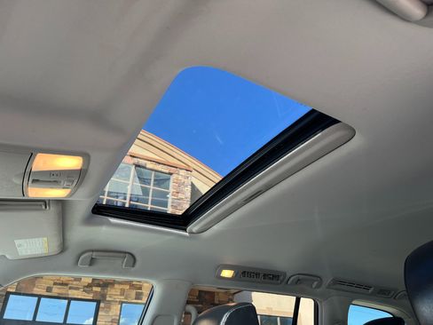 Used 2016 INFINITI QX80 4WD w/ Deluxe Technology Package image 31