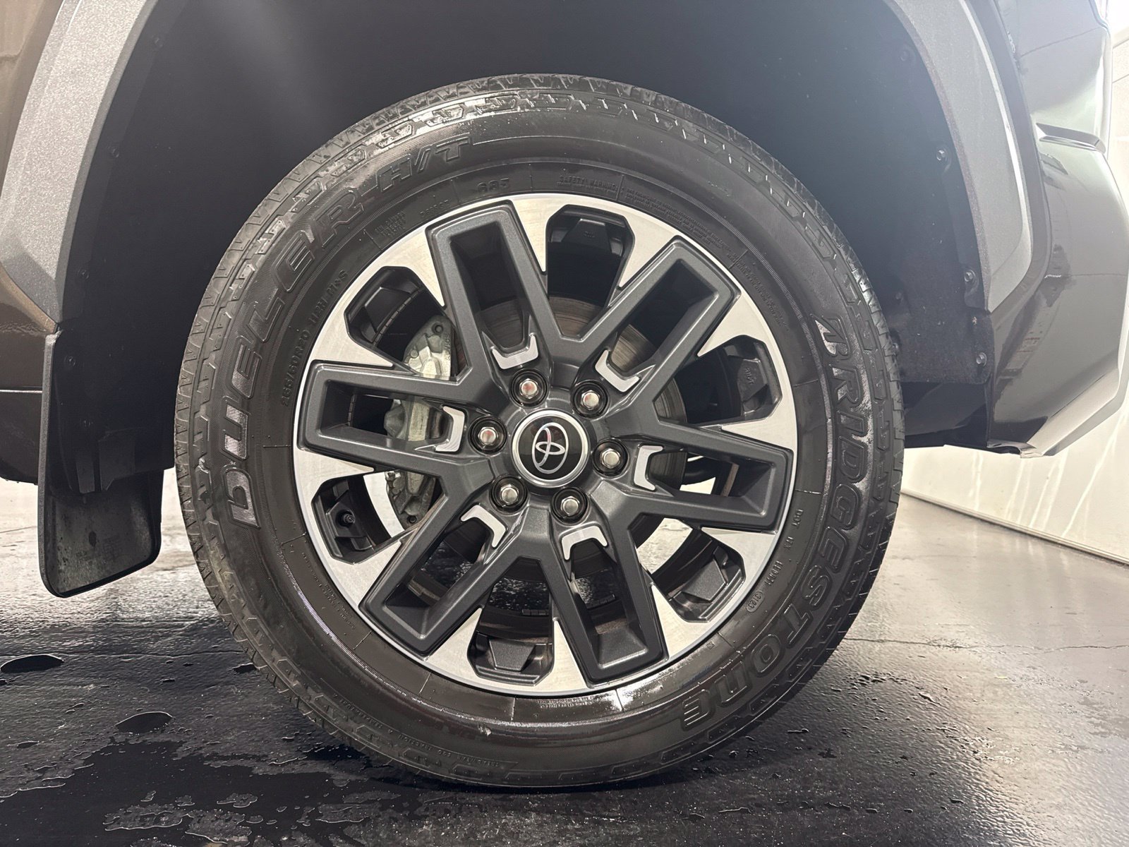 Used 2024 Toyota Tundra Limited w/ Power Package AWD/4WD image 13
