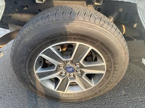 Used 2015 Ford F150 Lariat w/ Equipment Group 502A Luxury AWD/4WD image 28