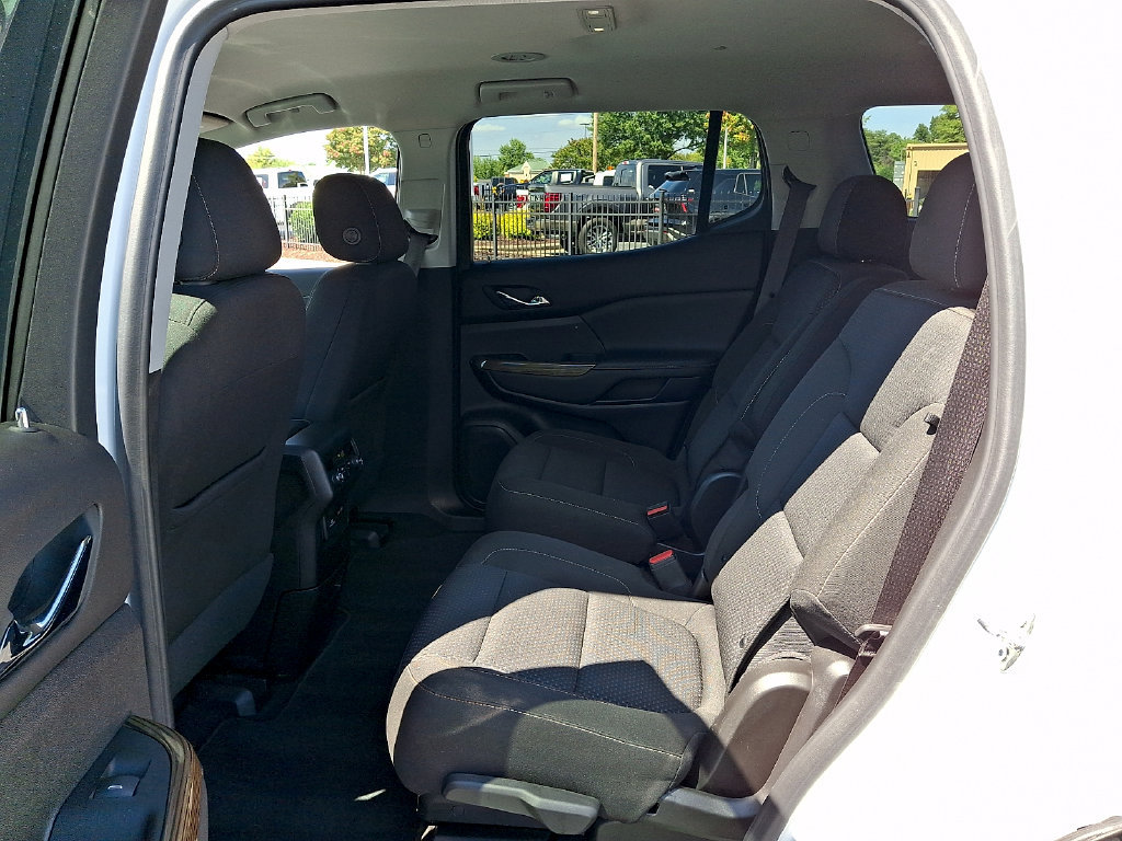 Used 2023 GMC Acadia SLE w/ Driver Convenience Package FWD image 10