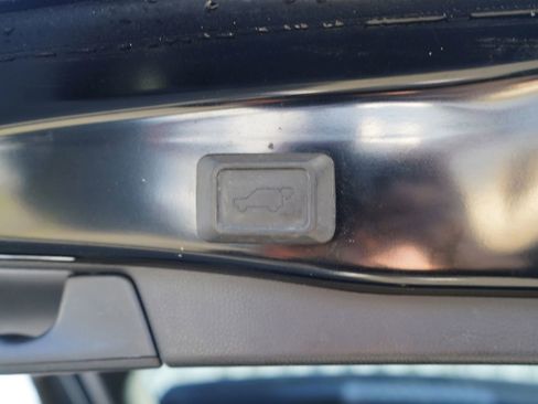 Used 2020 Toyota RAV4 Limited FWD image 27