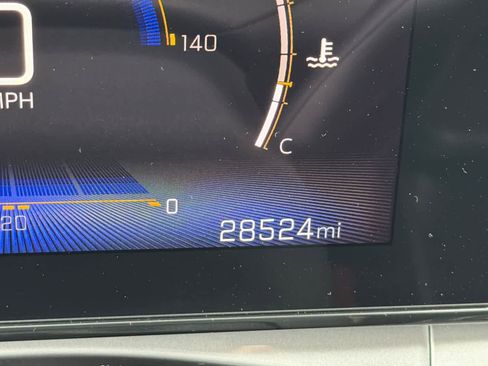 Used 2025 Chevrolet Trax LT FWD image 27