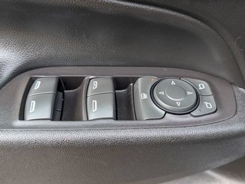 Used 2019 Chevrolet Equinox LT AWD/4WD image 17