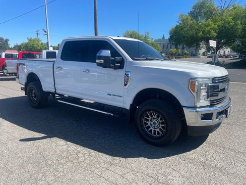 Used 2017 Ford F250 Lariat w/ Lariat Ultimate Package image 2