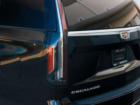 Used 2023 Cadillac Escalade ESV Luxury RWD image 49