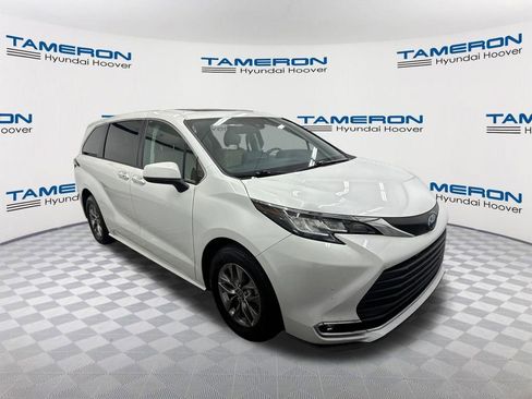 Used 2023 Toyota Sienna XLE FWD image 7