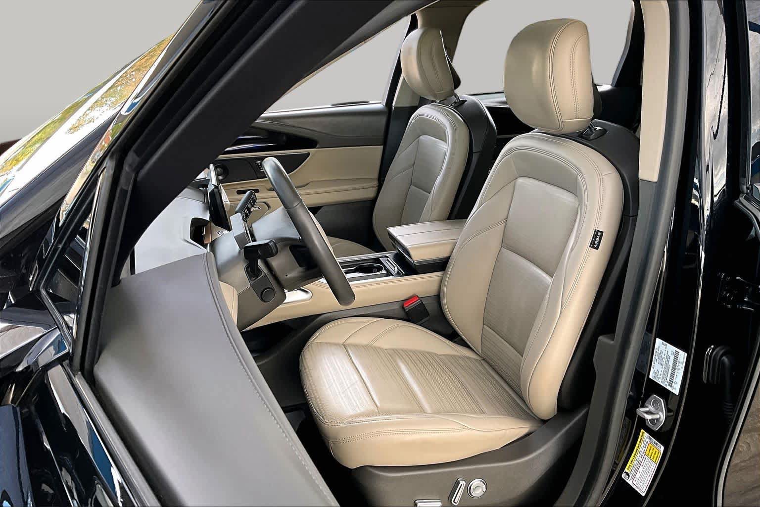Used 2025 Lincoln Nautilus Reserve AWD/4WD image 8