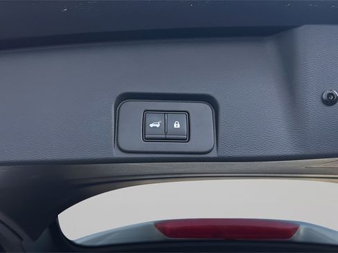 Used 2025 Nissan Rogue SL w/ Tech Package image 28