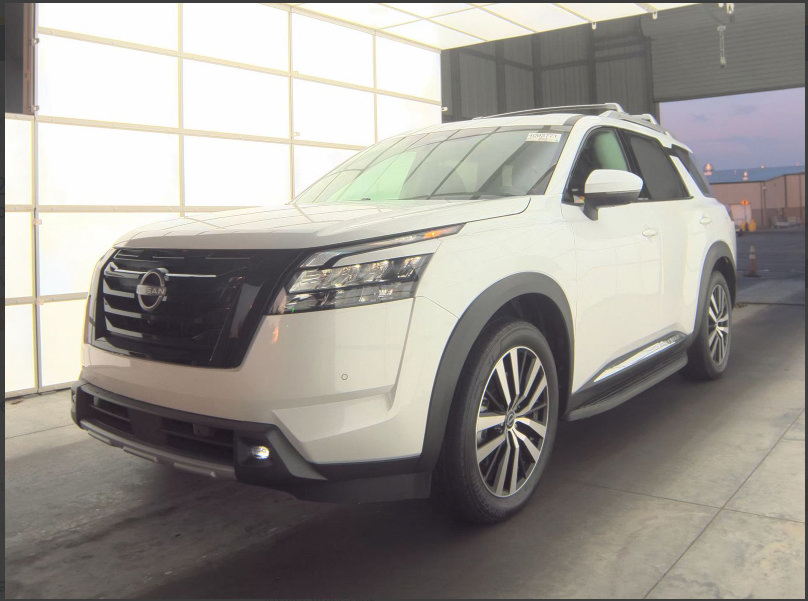 Used 2025 Nissan Pathfinder Platinum w/ Lighting Package (N93) AWD/4WD image 3