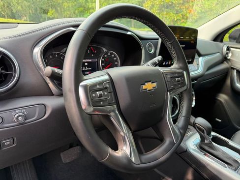Used 2025 Chevrolet Blazer LT w/ Sound & Technology Package FWD image 15