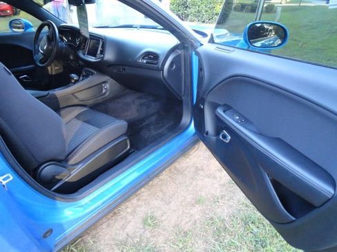 Used 2019 Dodge Challenger SXT image 14