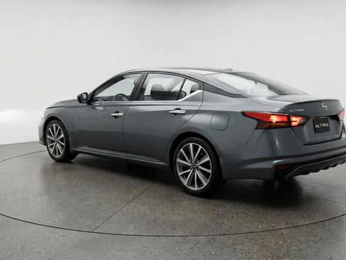 Used 2025 Nissan Altima 2.5 SV FWD image 6