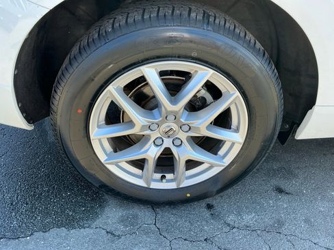 Used 2018 Volvo XC60 T5 Momentum image 29