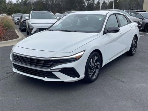 Certified 2025 Hyundai Elantra Sport image 3