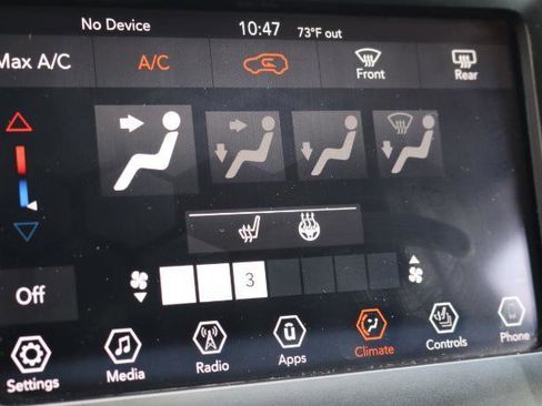 Used 2019 Jeep Cherokee Latitude Plus w/ Cold Weather Group AWD/4WD image 19