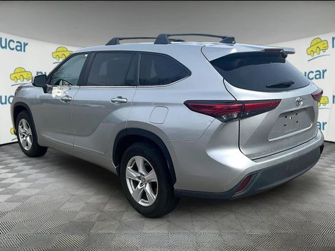 Used 2023 Toyota Highlander LE image 3