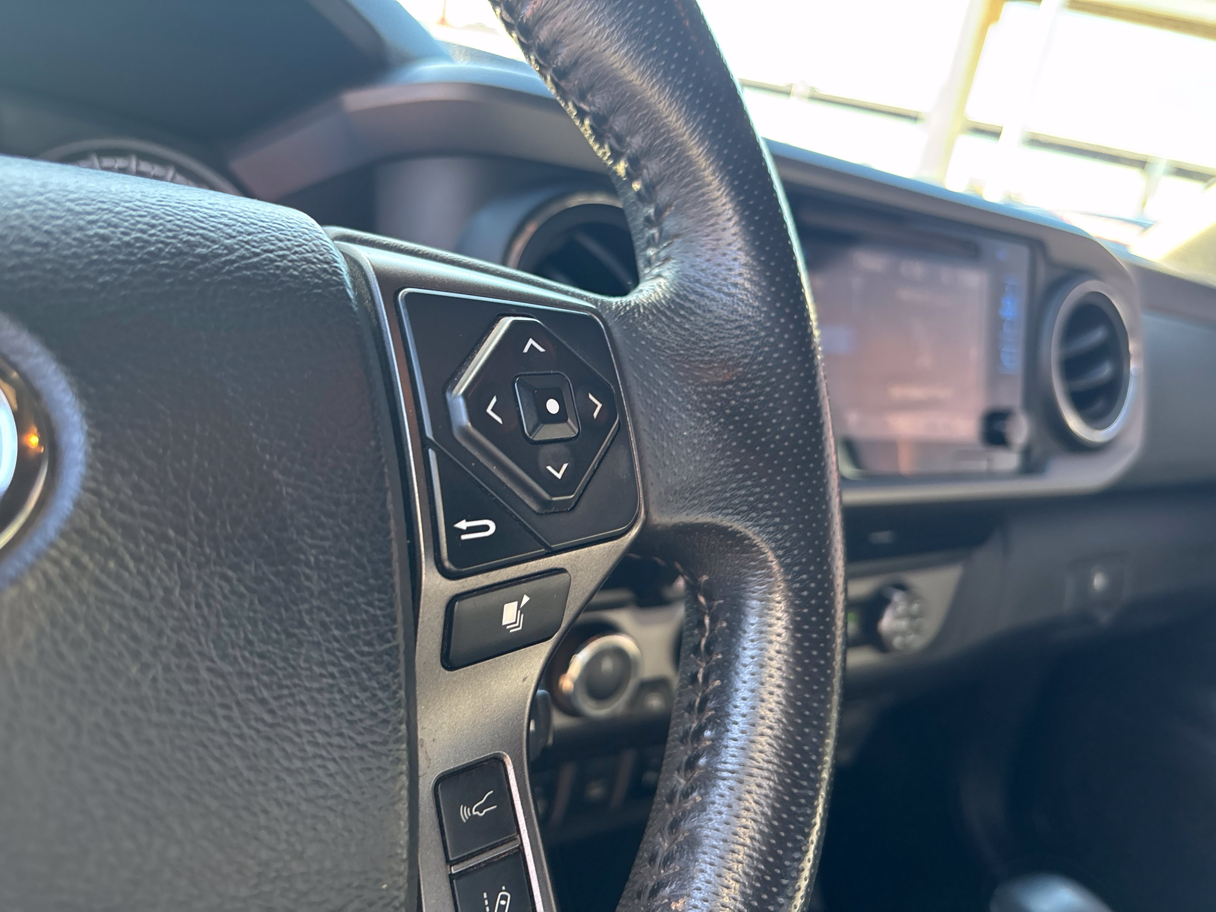 Used 2019 Toyota Tacoma TRD Off-Road w/ Technology Package AWD/4WD image 24