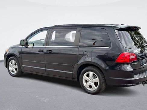 Used 2011 Volkswagen Routan SE FWD image 7