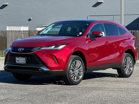 Used 2024 Toyota Venza Limited image 9