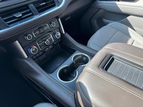 Used 2024 GMC Yukon XL SLT w/ SLT Luxury Package image 69