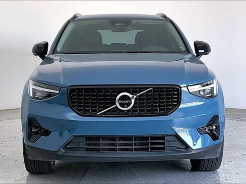 Used 2024 Volvo XC40 B5 Plus w/ Protection Package Premier AWD/4WD image 3