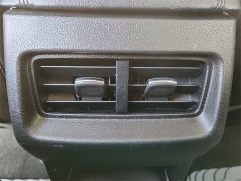 Used 2018 Ford Edge SEL image 20