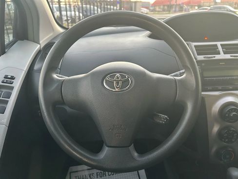 Used 2010 Toyota Yaris 4-Door Hatchback image 18