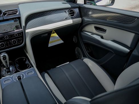 New 2025 Bentley Bentayga AWD/4WD image 35