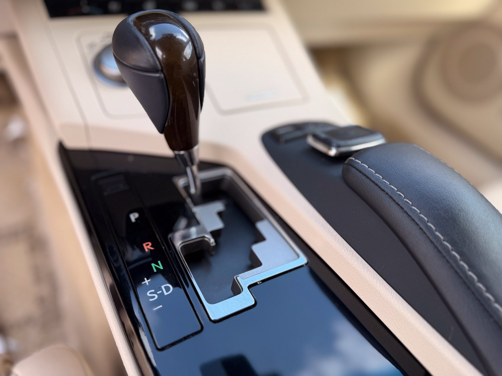 Used 2015 Lexus ES 350 w/ Ultra Luxury Package FWD image 24