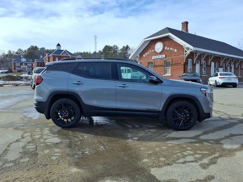 Used 2023 GMC Terrain SLT w/ Elevation Edition image 4