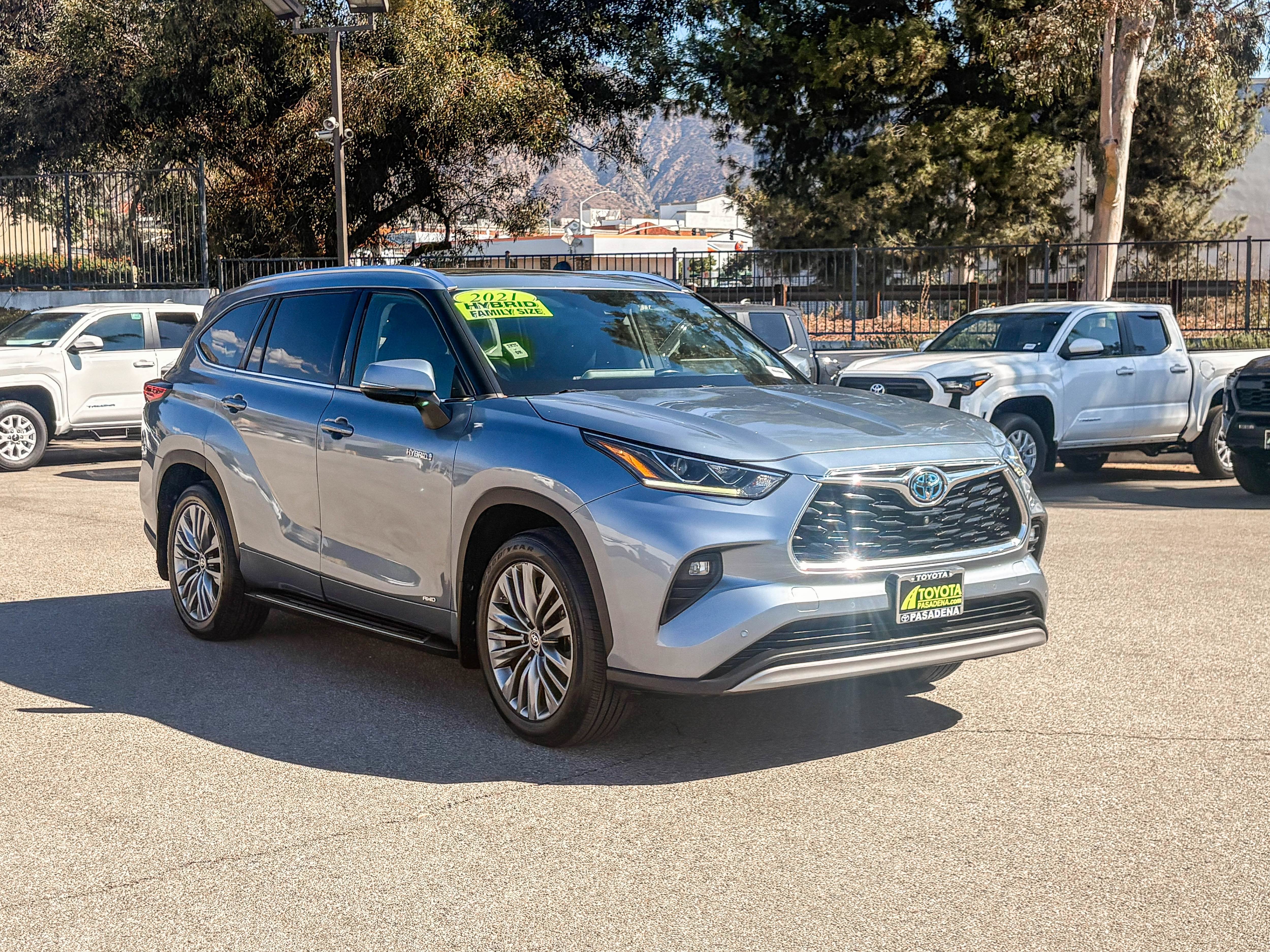 Used 2021 Toyota Highlander Platinum AWD/4WD image 3