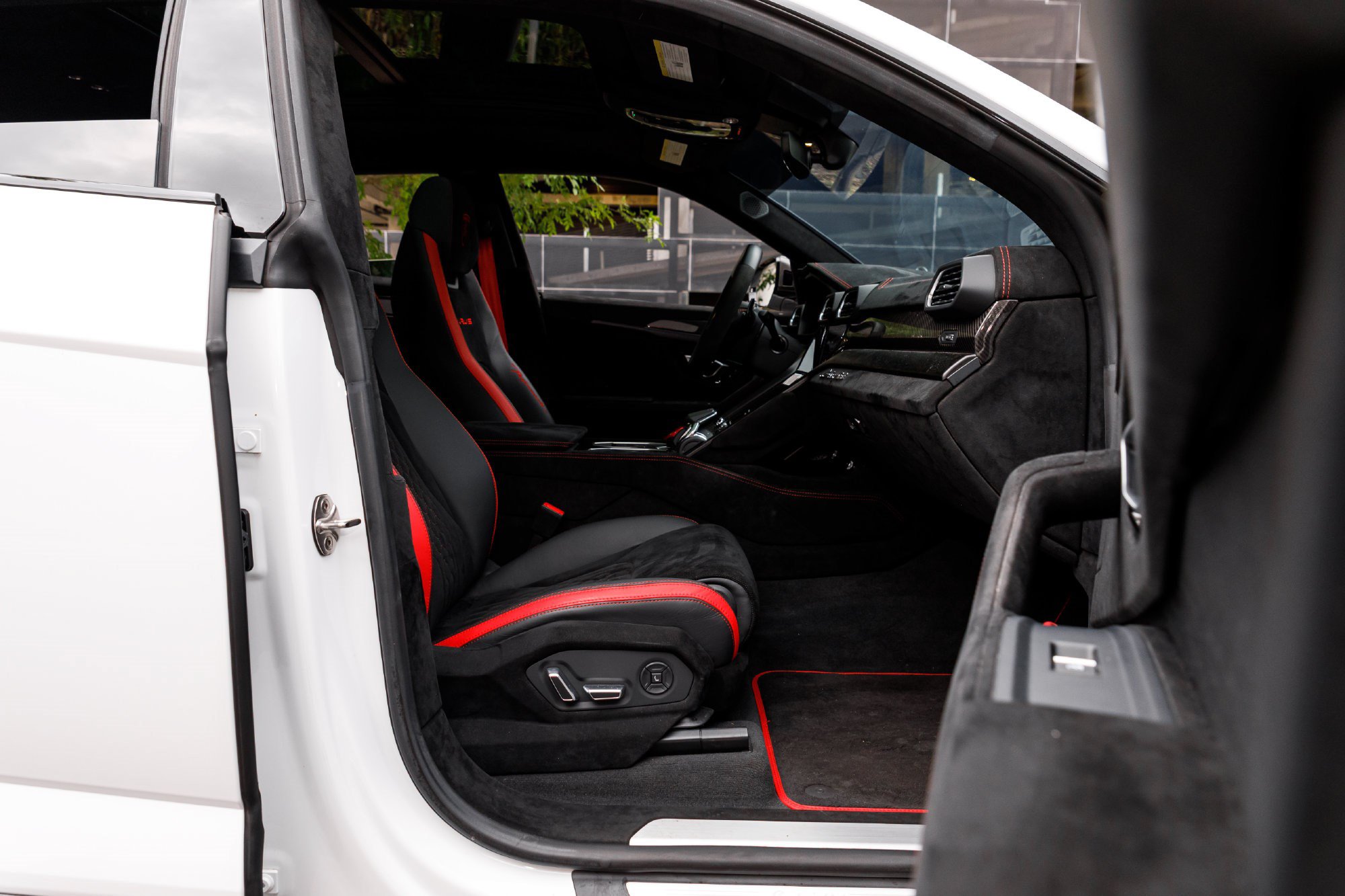 Used 2024 Lamborghini Urus Performante AWD/4WD image 12